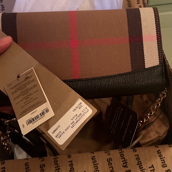 Burberry Henley Chain Crossbody House Check Black New - Picture 8 of 9